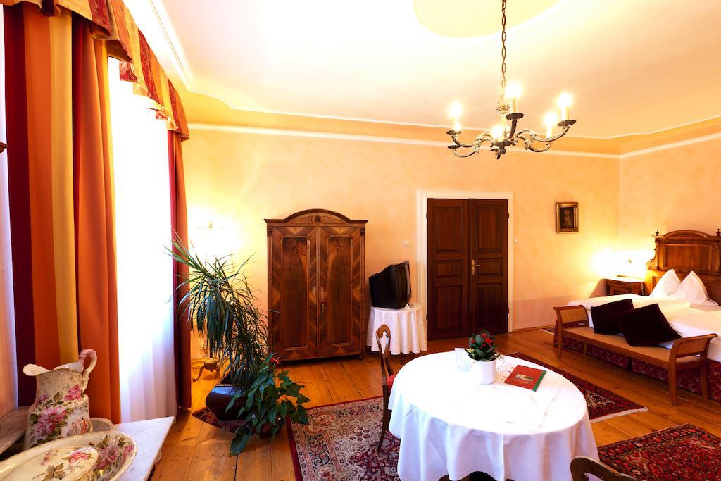 Gasthof Braeuer - Familie Eibensteiner Weißkirchen in Steiermark Exteriör bild